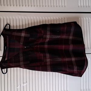Sz M burgundy plaid V neck summer   top